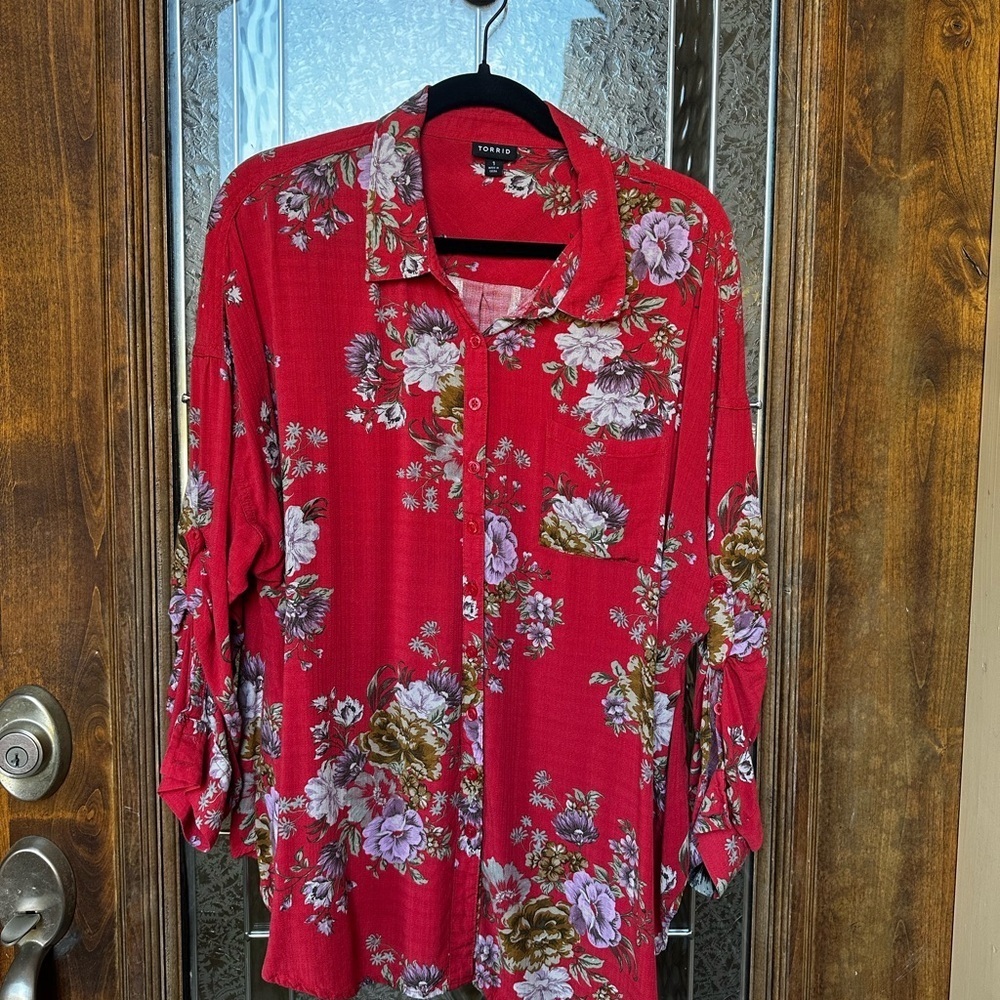 Torrid Red Floral Button Down Shirt - Picture 4 of 11